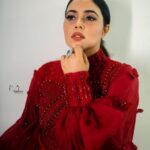 Shamna Kasim Instagram - Confidence has no competition….. Styling: @impriyankasahajananda Costume: @raashiagarwal.atelier Jwellery: @kushalsfashionjewellery Pics: @v_capturesphotography Hairstylist: @hairstylist_srinivas Personal staff: @pranay_kohli Personal staff : @sarika_briadal_meckupartis