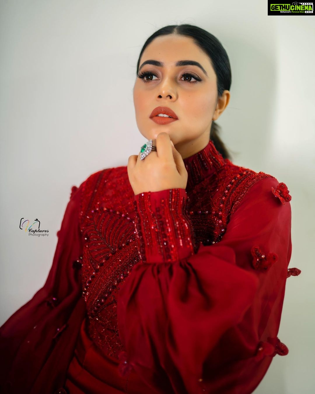 Shamna Kasim Instagram - Confidence has no competition….. Styling: @impriyankasahajananda Costume: @raashiagarwal.atelier Jwellery: @kushalsfashionjewellery Pics: @v_capturesphotography Hairstylist: @hairstylist_srinivas Personal staff: @pranay_kohli Personal staff : @sarika_briadal_meckupartis