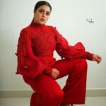 Shamna Kasim Instagram - Confidence has no competition….. Styling: @impriyankasahajananda Costume: @raashiagarwal.atelier Jwellery: @kushalsfashionjewellery Pics: @v_capturesphotography Hairstylist: @hairstylist_srinivas Personal staff: @pranay_kohli Personal staff : @sarika_briadal_meckupartis