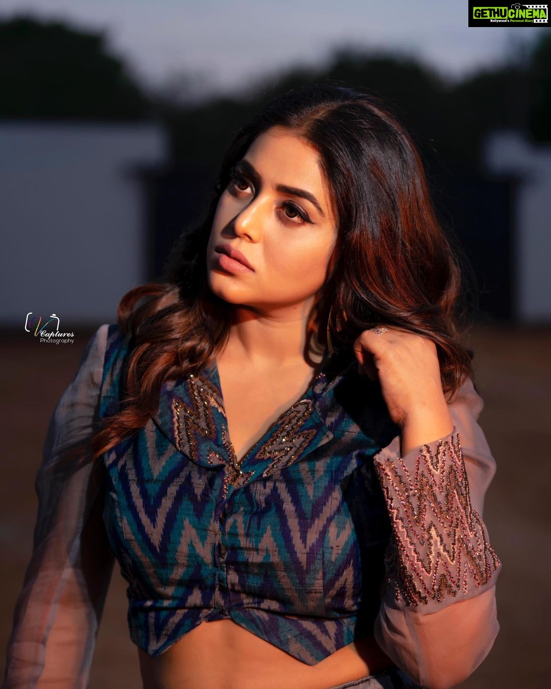 Shamna Kasim Instagram - Hard work pays off… Styled by: @impriyankasahajananda Outfit: @airavata.life Jwellery: @kushalsfashionjewellery Pics: @v_capturesphotography Hairstylist: @hairstylist_srinivas Personal staff: @pranay_kohli #styledbypriyankasahajananda