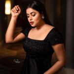 Shamna Kasim Instagram - Be fearless Be kind Be you….. Styled by @impriyankasahajananda Outfit @affairs_label Jewlry @kushalsfashionjewellery Pics @v_capturesphotography Hairstylist @siringiveneela Personal staff @chintu_6172 #styledbypriyankasahajananda