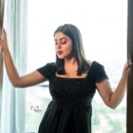 Shamna Kasim Instagram - Be fearless Be kind Be you….. Styled by @impriyankasahajananda Outfit @affairs_label Jewlry @kushalsfashionjewellery Pics @v_capturesphotography Hairstylist @siringiveneela Personal staff @chintu_6172 #styledbypriyankasahajananda