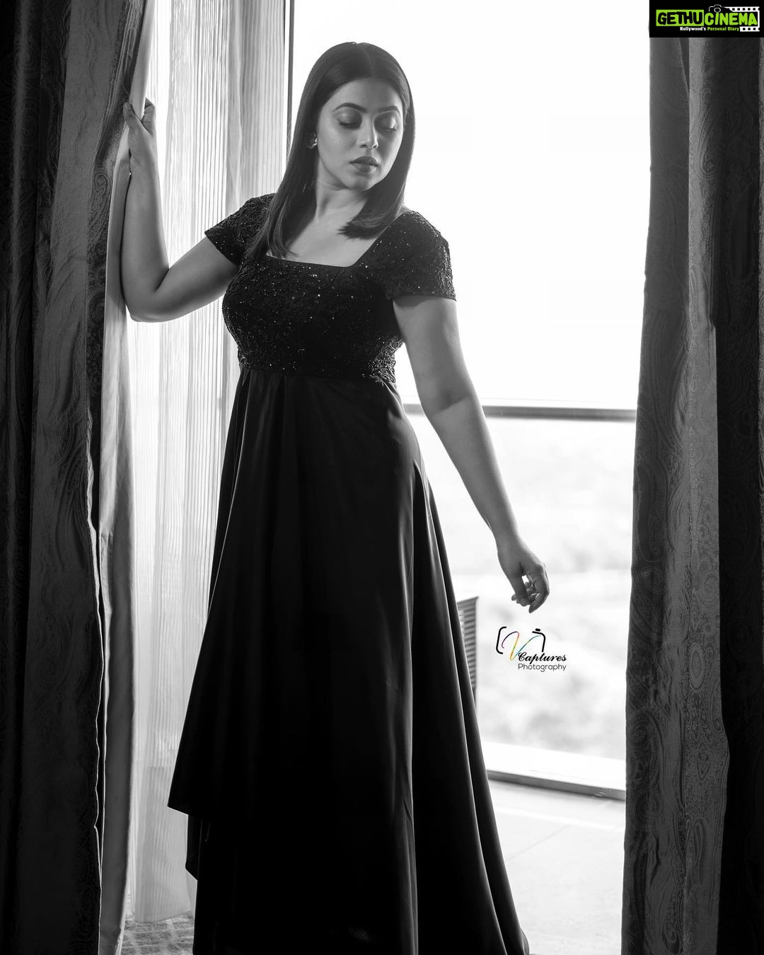 Shamna Kasim Instagram - Be fearless Be kind Be you….. Styled by @impriyankasahajananda Outfit @affairs_label Jewlry @kushalsfashionjewellery Pics @v_capturesphotography Hairstylist @siringiveneela Personal staff @chintu_6172 #styledbypriyankasahajananda