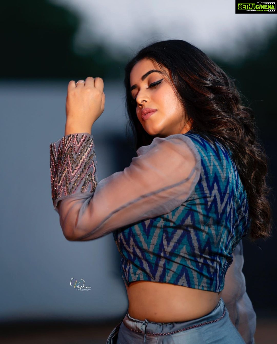 Shamna Kasim Instagram - Hard work pays off… Styled by: @impriyankasahajananda Outfit: @airavata.life Jwellery: @kushalsfashionjewellery Pics: @v_capturesphotography Hairstylist: @hairstylist_srinivas Personal staff: @pranay_kohli #styledbypriyankasahajananda