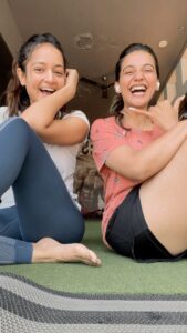 Shanvi Srivastava Instagram - seeeeaaacaaboooo the super star 🤪 n how!!! @singhakshara love this hooman! #instareels #reelsinstagram #shanvians #aksharasingh #funnyreels #🤙 Mumbai, Maharashtra