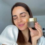 Shazahn Padamsee Instagram – I’ve been loving @rasluxuryoils Ultra Hydrate Multipurpose Gel. It’s truly a gem in a bottle! 🤍✨

This oil-free gel-based moisturiser glides on effortlessly to provide 24 hours+ hydration. It includes: 

-Multi Molecular Hyaluronic acid: Which provides lasting hydration 

-Hibiscus extract: Boosts collagen

-Coconut Water: Provides vitality to skin & hair

-Aloe Vera: Promotes hydration 

It’s a do-it-all treat that glides effortlessly onto your skin and hair and it’s definitely my new fav product!

#Ras #LuxuryOils #MultiPurpose #Gel #ad