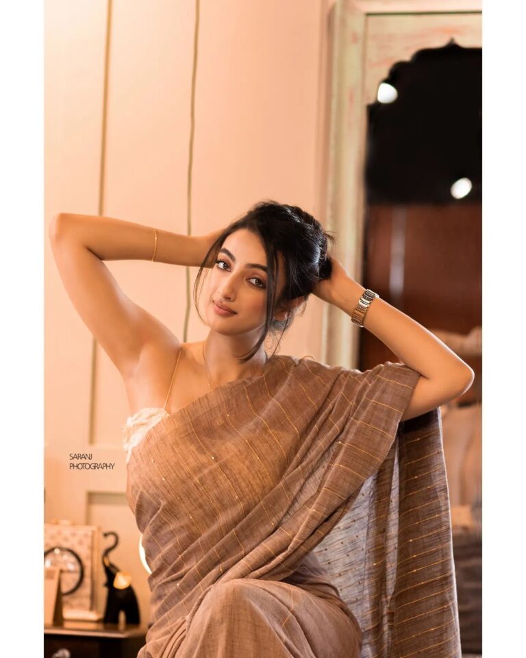 Sherlin Seth Instagram - To understand and to be understood 🦋 . . Photography @saranjphotography @ajaybeny89 Makeup @deepika.nathan Hair @muthugokila_artistry Stylist and designer @sowbiandrea Retouch @khanphotography06 . . . . . . #sherlinseth #explorepage #explore #foryou #forme #saree #tamilactress #bollywood #sareedraping #viralpost