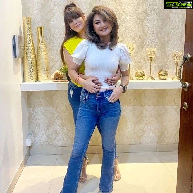Shilpi Sharma Instagram - Happy Birthday to a best friend who is like no other. 👭 I love you to the moon and back..Your friendship is one of the most valued relationships in my life. ❤ #HBD #birthday #bestfriends #happybirthday