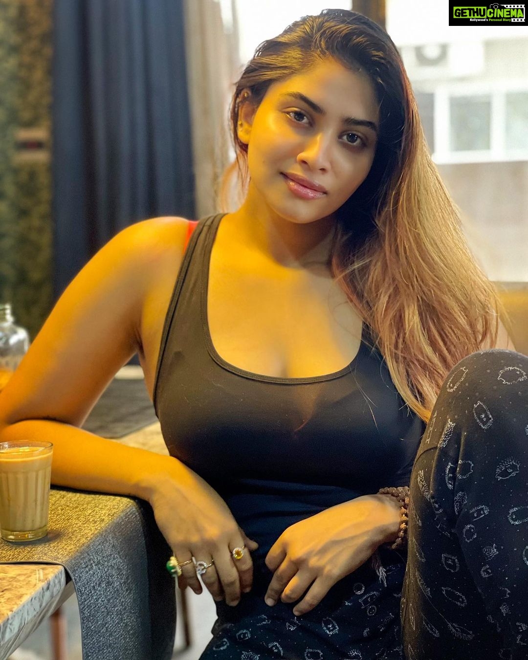 Shivani Narayanan Instagram - Tea Break 🫖