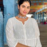 Shivani Narayanan Instagram – Blissful Monday . 
Jewellery @original_narayanapearls Tiruverkadu Devi Karumariamman Temple