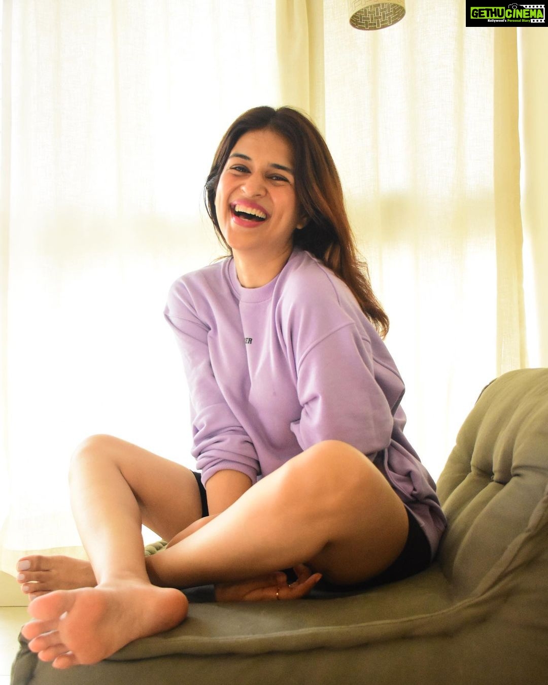 Shraddha Das Instagram - 💜 @burger.bae 📸 @snehzala Mumbai, Maharashtra