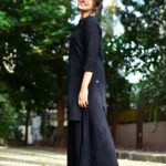 Shraddha Das Instagram - Just give me anything black 🖤 Wearing the @jonesroadbeauty lip tint 😍 📸 @snehzala #blackonblack #kurtapalazzo #shraddhadas Mumbai, Maharashtra