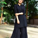 Shraddha Das Instagram - Just give me anything black 🖤 Wearing the @jonesroadbeauty lip tint 😍 📸 @snehzala #blackonblack #kurtapalazzo #shraddhadas Mumbai, Maharashtra