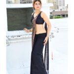 Shraddha Das Instagram - You, me, and a beautiful black saree 🖤😉 📸 @snehzala Styling : @artbyavnee Saree : @tantra_rj Jewellery : @aquamarine_jewellery Make up : @hareshwarp Hair : @gouriepatil #saree #blacksaree #sareelove #shraddhadas Mumbai, Maharashtra