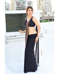 Shraddha Das Instagram - You, me, and a beautiful black saree 🖤😉

📸 @snehzala 
Styling : @artbyavnee 
Saree : @tantra_rj 
Jewellery : @aquamarine_jewellery 
Make up : @hareshwarp 
Hair : @gouriepatil 

#saree #blacksaree #sareelove #shraddhadas