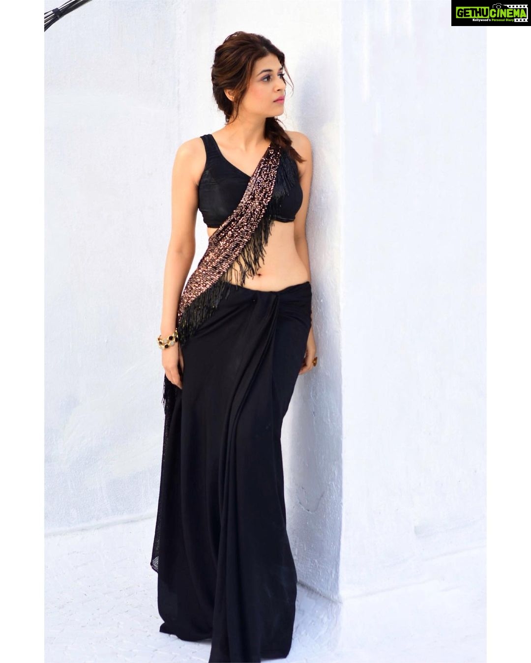 Shraddha Das Instagram - You, me, and a beautiful black saree 🖤😉 📸 ...