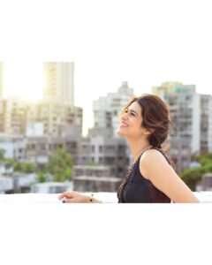 Shraddha Das Instagram - You, me, and a beautiful black saree 🖤😉

📸 @snehzala 
Styling : @artbyavnee 
Saree : @tantra_rj 
Jewellery : @aquamarine_jewellery 
Make up : @hareshwarp 
Hair : @gouriepatil 

#saree #blacksaree #sareelove #shraddhadas