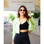 Shraddha Das Instagram - ✈️ Hyderabad 💙 Styling : @artbyavnee Crop jacket : @freakinsindia 📸 @snehzala Hair : @priya_vimal_upadhyay #airportlook #event #hyderabad #athleisurestyle #shraddhadas Mumbai, Maharashtra