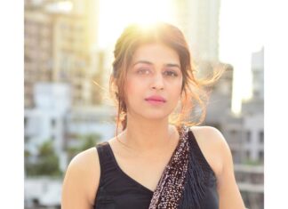 Shraddha Das Instagram - You, me, and a beautiful black saree 🖤😉 📸 @snehzala Styling : @artbyavnee Saree : @tantra_rj Jewellery : @aquamarine_jewellery Make up : @hareshwarp Hair : @gouriepatil #saree #blacksaree #sareelove #shraddhadas Mumbai, Maharashtra
