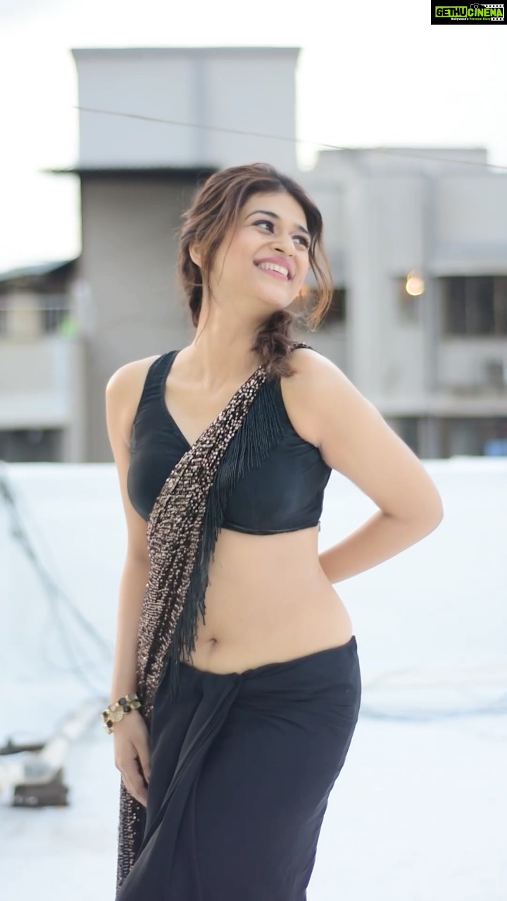 Actress Shraddha Das HD Instagram Photos and Wallpapers May 2022 ...