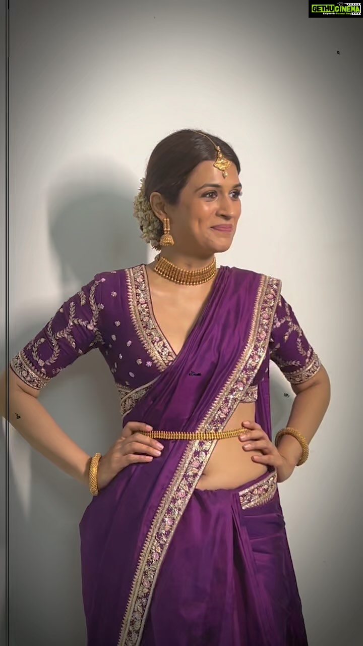 Shraddha Das Instagram - Dhee 14, traditional vibes π Purple Saree : @kavithaguttaofficial @spiffypublicrelations Jewellery @silverqueenj Mint green saree : @seasonsmumbai Blue saree : @paaprikastore Styling : @artbyavnee , @thewandermannequin πΈ @krishnatejah , @sai_tejah Make up : @eshaasikka Hair : @anjali.ghag.980 Edit : @starframesofficial #saree #sareereels #dhee #reelsinstagram #shraddhadas Hyderabad India