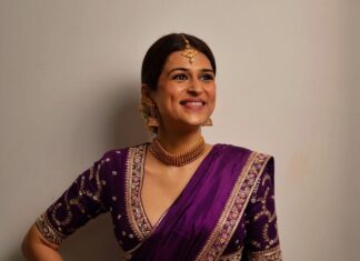 Shraddha Das Instagram - Dhee 14, traditional vibes 💜 Saree : @kavithaguttaofficial @spiffypublicrelations Jewellery @silverqueenj Styling : @artbyavnee , @thewandermannequin 📸 @krishnatejah , @sai_tejah Make up : @eshaasikka Hair : @anjali.ghag.980 #saree #southindiansaree #purplesaree #indianvibes #dhee #hyderabad #shraddhadas Hyderabad India