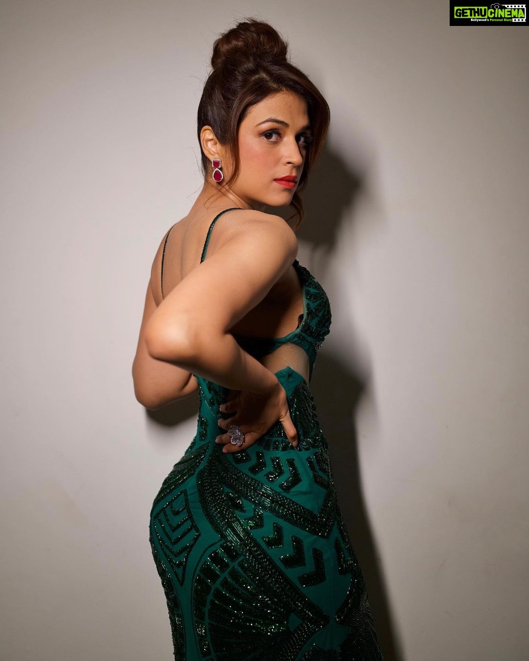 Shraddha Das Instagram - Dhee 14.. 📸 @krishnatejah @sai_tejah Styling : @artbyavnee , @thewandermannequin Gown : @majesticbyjapnah Earrings @rubans.in Ring @putstyle07 Make up : @eshaasikka Hair : @anjali.ghag.980 #dhee #eveninggown #hyderabad #shraddhadas Hyderabad India