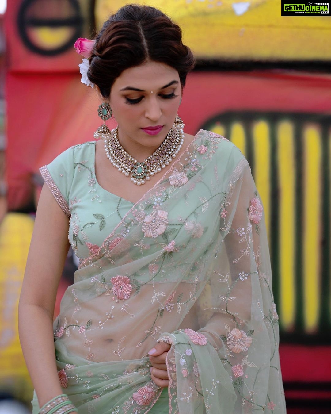 Shraddha Das Instagram - Dhee 14 📸 @krishnatejah Styling : @artbyavnee , @thewandermannequin Saree- @seasonsmumbai Jewellery - @silverqueenj Make up : @eshaasikka Hair : @anjali.ghag.980 #saree #traditional #hyderabad #dhee #telugu #shraddhadas Hyderabad India