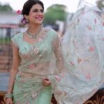 Shraddha Das Instagram - Dhee 14 📸 @krishnatejah Styling : @artbyavnee , @thewandermannequin Saree- @seasonsmumbai Jewellery - @silverqueenj Make up : @eshaasikka Hair : @anjali.ghag.980 #saree #traditional #hyderabad #dhee #telugu #shraddhadas Hyderabad India