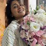 Shriya Saran Instagram – Thank you @andreikoscheev for beautiful flowers . 

Thank you for the best crew ever ! @abhishekpathakk you are ammmaaaazzziiingggg director . So happy to have worked with you . 

@tabutiful  you are gorgeous and beautiful inside out . Absolutely love you ! 
@ajaydevgn thank you for being a fantastic actor . Pleasure working with you again . 

#Drishyam 2 , Nandani shoot over for me , and I miss her ….
@ajaydevgn @tabutiful #Rajatkapoor @ishidutta #MrunalJadhav @abhishekpathakk #BhushanKumar #KrishanKumar  @kumarmangatpathak @sanju_r_joshi #AdityaChowksey @shivchanana @viacom18studios @tseriesfilms @panorama_studios

#Drishyam2 #ShootOver