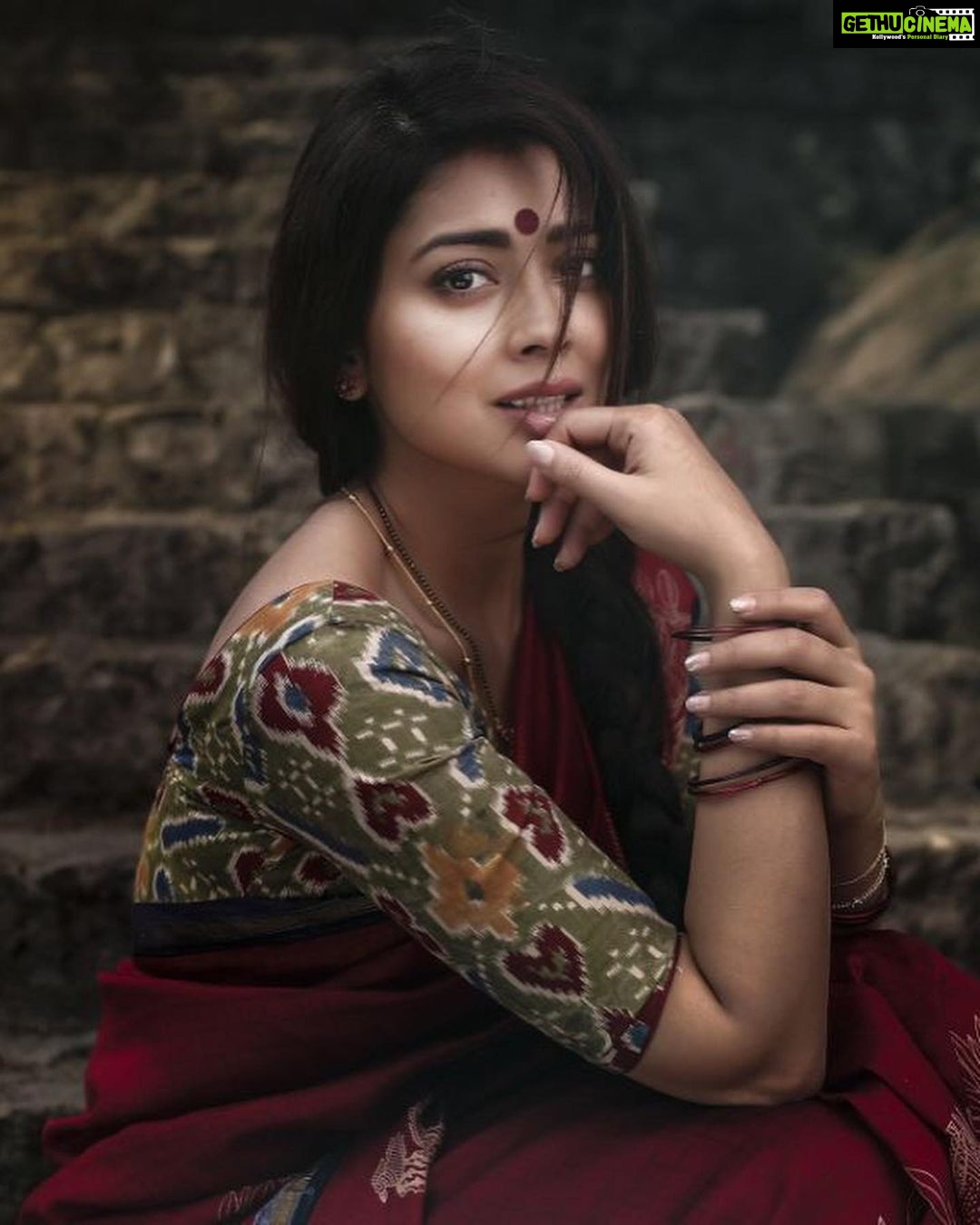 Shriya Saran Instagram - Shot these pictures for a movie we never made …. Hope all your visions come true , pray that your dreams are positive filled with light and they become a reality…. Faith Keeps us alive Thank you @ARJUNKALLINGAL for these beautiful pic