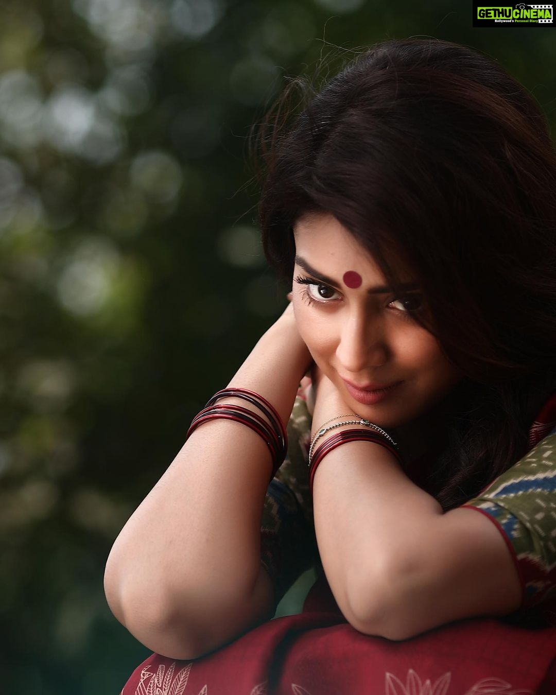 Shriya Saran Instagram - Shot these pictures for a movie we never made …. Hope all your visions come true , pray that your dreams are positive filled with light and they become a reality…. Faith Keeps us alive Thank you @ARJUNKALLINGAL for these beautiful pic