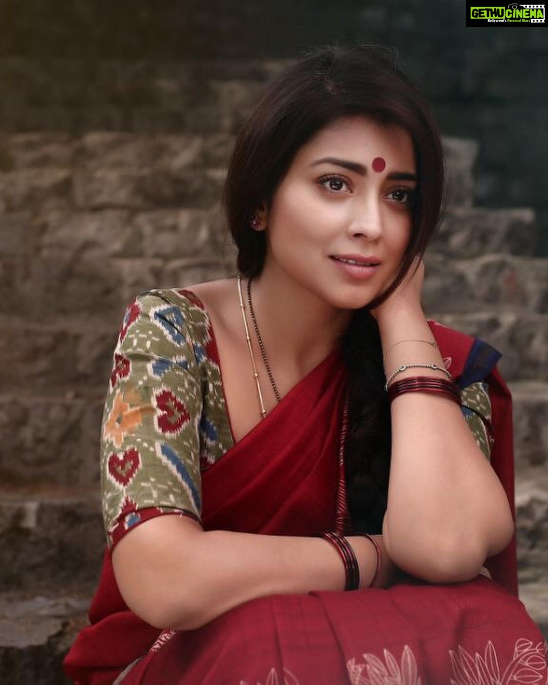 Shriya Saran Instagram - Shot these pictures for a movie we never made …. Hope all your visions come true , pray that your dreams are positive filled with light and they become a reality…. Faith Keeps us alive Thank you @ARJUNKALLINGAL for these beautiful pic