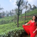Shruti Sodhi Instagram - Handling the 4 metre long saree pallu, and not having tripped over it to roll down the hill, during a song shoot was the highlight of life ‘balance’ achieved this past month😂 #shrutisodhi #reels #shoot #stories