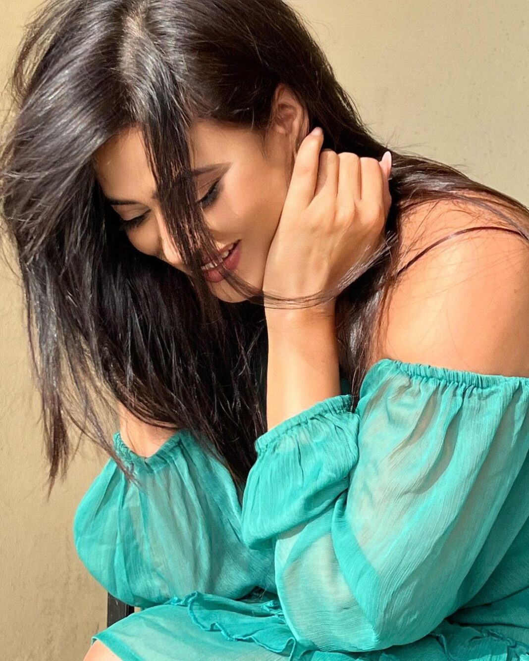 Shweta Tiwari Instagram - ☘️ @styleislandofficial @stylingbyvictor @sohail__mughal___