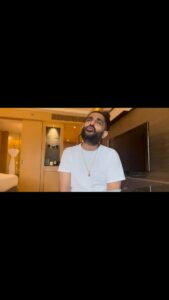 Sid Sriram Instagram - Sometimes when you got time to kill in a hotel room, you sing. Mumbai, whattup Carnatic concert tomorrow at 10am in Mulund at Mahakavi Kalidas Natyamandir (tickets available at venue) Note: this is a Carnatic concert, no film songs will be performed #kumkula teaser from Brahmāstra By @ipritamofficial, lyrics by @boselyricist @ayan_mukerji, @aliaabhatt, #ranbirkapoor All love, no hate