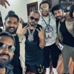Sid Sriram Instagram - Hyderabad, you hold a special place in my heart. Big big big love. Put the work to work. Internalising new experiences and integrating them into the foundation, building on that. I realised when I was in and out of sleep on the plane back to chennai this morning that some of the truest emotions are felt on stage. It’s pretty wild how performing a song can jolt a quick lighting bolt of a feeling from your core and out through your body. Anything from regret to warmth to grit, and infinitely more. These are some of my favourite moments from last night. Also happy Father’s Day to all the dads. My dad is the dopest I know. 1) Adiga captured by @arrshgrewal 2) little Kannalane remix 3) little Kalaavathi remix 4) Srivalli 5) brothers @tapassnaresh, @kebajer, @sanjeevtmusic, @leon.james, @ramkuu, #hnbhaskar Shout out pops, @nikhilvpai, @soheldantes, @vjkaycee, @fatangel.in, @chordworx.live everyone else involved. All love, no hate