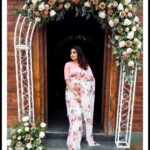 Sija Rose Instagram - Florals to my rescue 🌸🌼 . Attire : @khajuraho_boutique_ elegance . @_the_procrastiwriter_ Thanks for the click