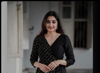 Sija Rose Instagram - All smiles ✨ . Classy and casual attire from @zurimarket . 📷 : @anijajalan_stories Aluva, Kochi City