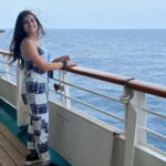 Sivaangi Krishnakumar Instagram - Cruising…!!!🌊🌊🐟 @pickyourtrail @cordeliacruises