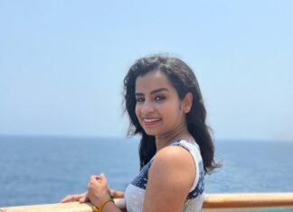 Sivaangi Krishnakumar Instagram - Cruising…!!!🌊🌊🐟 @pickyourtrail @cordeliacruises