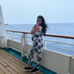 Sivaangi Krishnakumar Instagram - Cruising…!!!🌊🌊🐟 @pickyourtrail @cordeliacruises