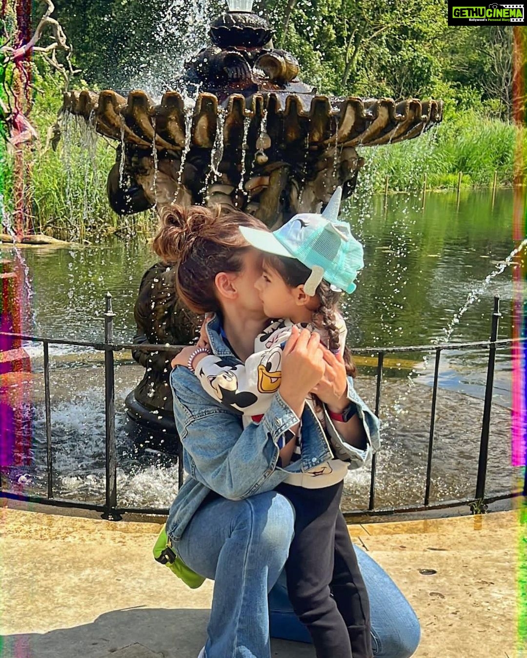 Soha Ali Khan Instagram - Fountain wish came true 💜 photo courtesy @sabapataudi !!