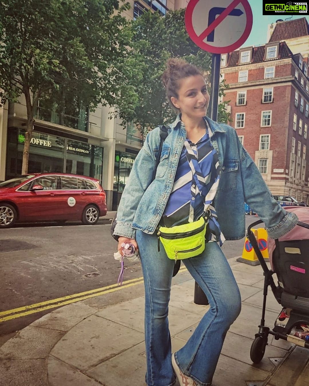 Soha Ali Khan Instagram - The way forward? Leaning to the left Photo credit - aisha ❤️ @radhika_nihalani
