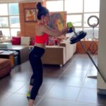 Soha Ali Khan Instagram – The hamstrings of my heart 💜 #workout #fitness #workoutwednesday #hamstrings @maheshfitnessclub