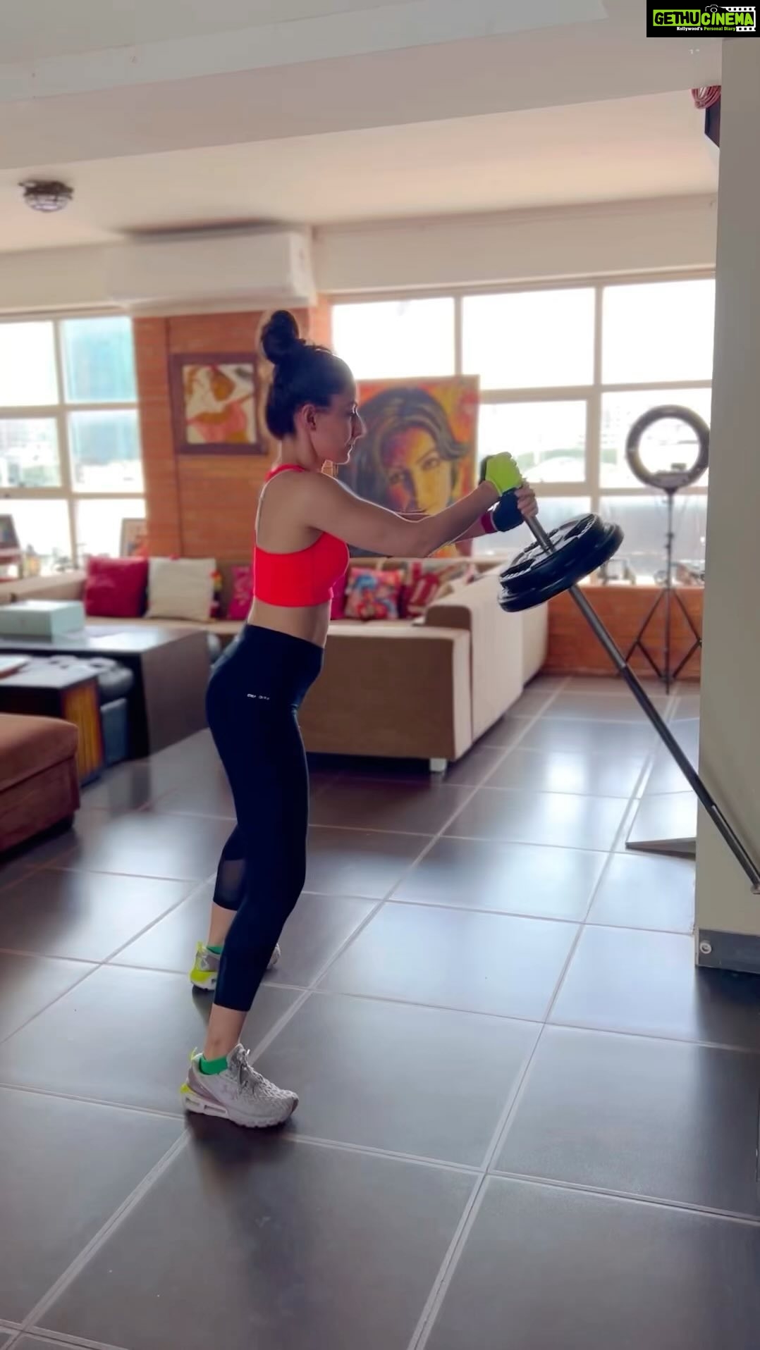 Soha Ali Khan Instagram - The hamstrings of my heart 💜 #workout #fitness #workoutwednesday #hamstrings @maheshfitnessclub