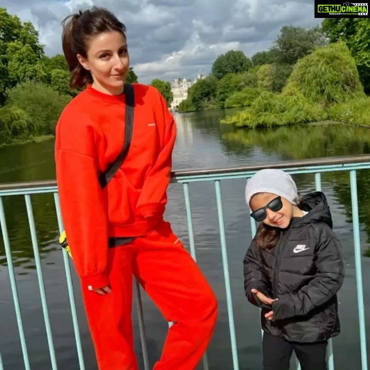 Soha Ali Khan Instagram - Tourists ❤️ ( last picture taken by Inaaya)