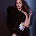 Sonakshi Sinha Instagram – A little glitter makes everything better ✨