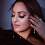 Sonakshi Sinha Instagram - “Akira” by @itssoezi 🖤 Customize yours at www.soezi.in (LINK IN BIO)