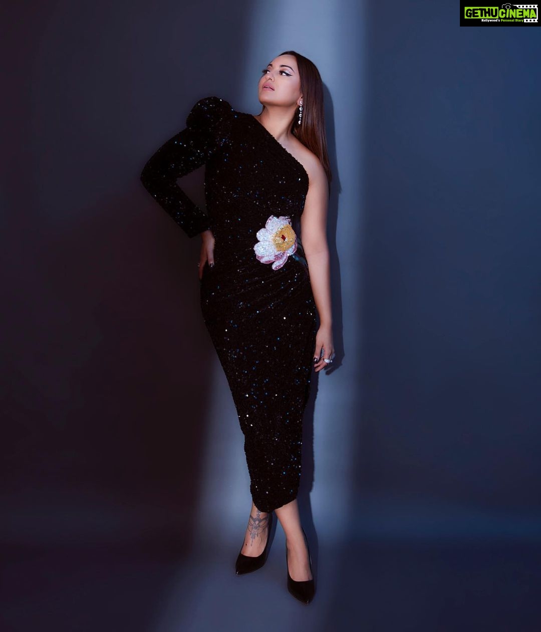 Sonakshi Sinha Instagram - A little glitter makes everything better ✨